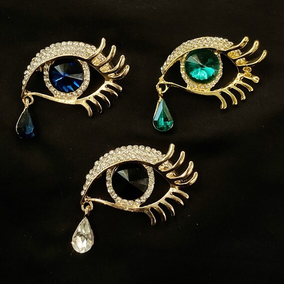 Eye brooch deals