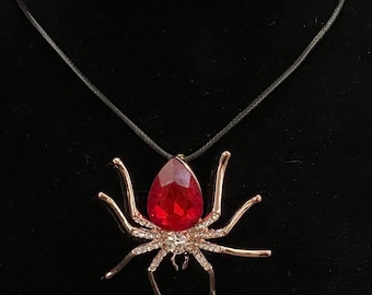 Araña de oro, collar de araña, collar gótico, colgante de araña, joyería de araña, araña roja, collar arácnido, oro rojo