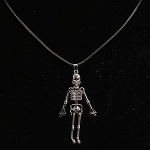 Gelenkskelett, Gelenk Halskette, Halloween Halskette, bewegliches Skelett, Skelett Halskette, Schädel Halskette, Halloween Schmuck