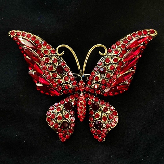 Belle Broche Papillon En Métal Argenté Avec émail Rouge Et Strass - Superbe Accessoire
