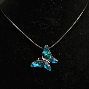 Kiara Jewellery Ciondolo Farfalla In Conchiglia Aliotide Naturale Iridiscente Su Catena 45,7 Cm - Gioiello Artigianale Rodiato - 3