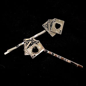 Forcine per capelli con carte da gioco, Asso Re Regina, Asso di cuori nero, Cuori neri, Forcine argentate, Carte da gioco nere, Argento nero, Asso nero