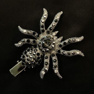 Silberne Spinne, Haarspange, Spinnen-Haarspange, Goth-Haarspange, Goth-Haar, Spinnenhaar, Spinnenschmuck, Halloween-Haar, juwelenbesetzte Spinne