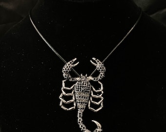 Escorpión de plata, Escorpión negro, Collar de escorpión, Colgante de escorpión, Joyas de escorpión, Collar de insectos, Joyas de insectos, Colgante de insectos