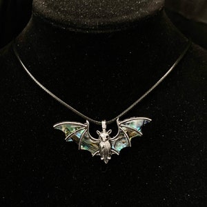 Vleermuisketting, abalonevleermuis, vleermuishanger, gothic-ketting, gotische ketting, vleugelketting, vleermuisvleugel, vampiersieraden, vleermuissieraden
