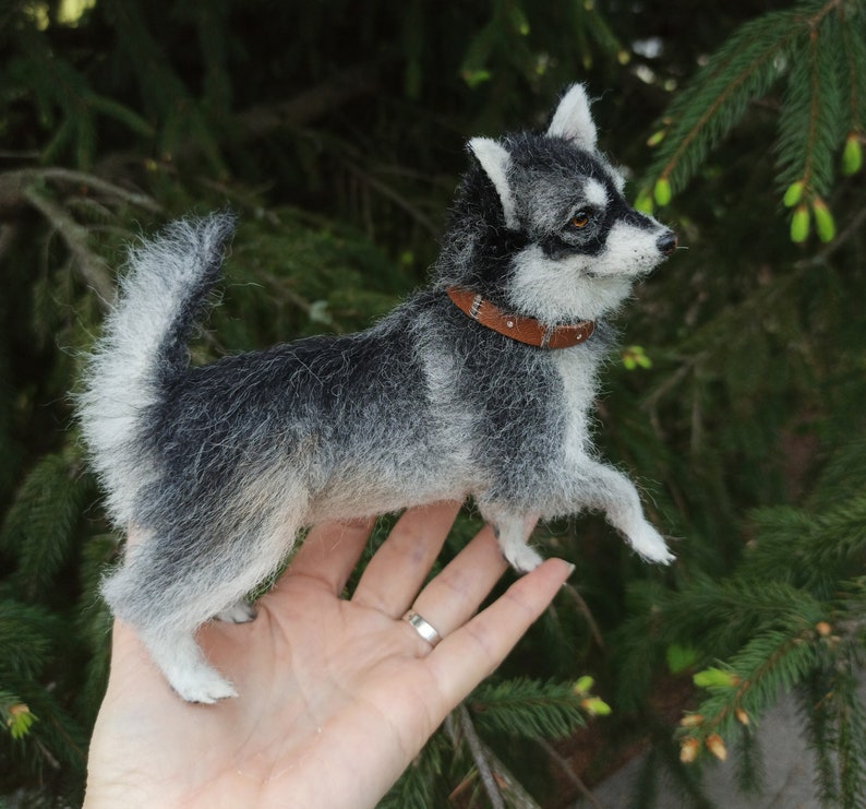 Husky / Miniatuur / Husky hond / Siberische Husky / husky puppy / vilten dierensculptuur / poppenhuis / Aangepast gevilt portret / Huisdier portret / hond sculptuur afbeelding 2