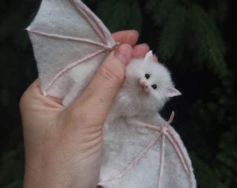 White Bat/Gothic Bat/Halloween/Flying Fox/Bat/dollhouse/Miniature/realistic bat/Vampire bat/Gothic gift ideas/Felted  bat/Halloween bat