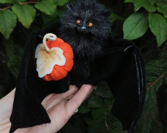 Black Bat/Gothic Bat/Halloween/Flying Fox/Bat/dollhouse/Miniature/realistic bat/Vampire bat/Gothic gift ideas/Felted  bat/Halloween bat