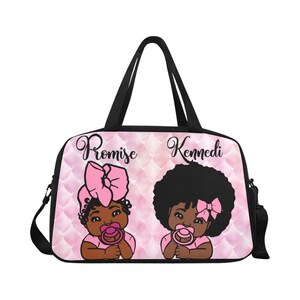 Zwillinge African American Baby Mädchen Personalisierte Baby Tasche Rosa Hintergrund Tragen Sie Reisetasche Unter Fach Melanated Einzigartige Design-Druck
