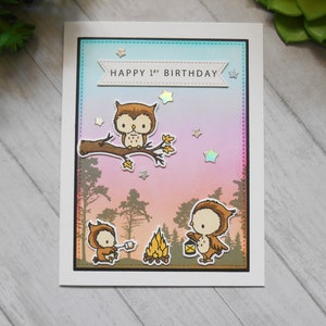 Carte de 1er anniversaire - « Joyeux 1er anniversaire » Carte de voeux vierge pour 1er anniversaire de chouettes de camping au coucher du soleil