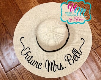 Future "Mrs" floppy Beach Hat, Wedding Hat, Bride Beach hat, Personalized Floppy Hat, Embroidered floppy hat, Beach Hat, Straw floppy hat