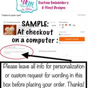 Puede incluir: Una captura de pantalla de una p&aacute;gina de pago de Etsy con un sombrero de boda de muestra. El texto "SAMPLE: At checkout on a computer" se muestra en letras grandes y en negrita. El texto "Please leave all info for personalization or custom request for wording in this box before placing your order. Thanks!" se muestra en un cuadro negro en la parte inferior de la imagen.