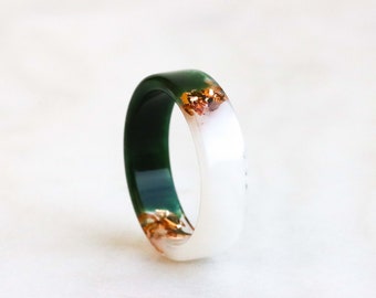 Two-Sided Resin Ring, Green White Band with Gold Flakes