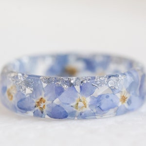 Bague myosotis Jonc floral avec fleurs bleu clair et flocons d'or/argent/cuivre Bijoux en résine Bague à facettes avec petites fleurs image 5