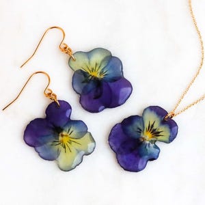Botanical pansy flower jewelry set with earrings and necklace