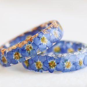 Set of Two Resin Rings with Forget-Me-Not Flowers and Gold/Silver/Copper Flakes - Real Flowers Inside