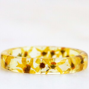 Thin Resin Ring With Yellow Flowers and Gold/Silver/Copper Flakes, Nature Inspired Resin Jewellery, Mother's Day Gift, Stackable Ring image 4