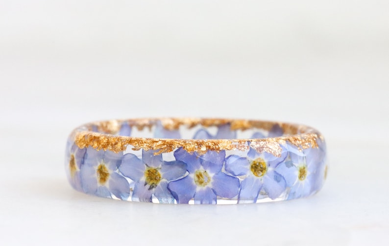 Bague myosotis Jonc floral avec fleurs bleu clair et flocons d'or/argent/cuivre Bijoux en résine Bague à facettes avec petites fleurs image 2