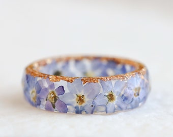 Bague myosotis - Jonc floral avec fleurs bleu clair et flocons d'or/argent/cuivre - Bijoux en résine - Bague à facettes avec petites fleurs