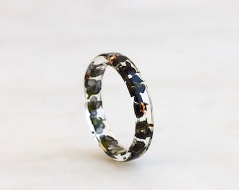 Thin Resin Ring With Pressed Black Flowers and Gold/Silver/Copper Flakes, Nature Inspired Resin Jewellery, Stackable Ring