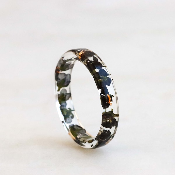Thin Resin Ring With Pressed Black Flowers and Gold/Silver/Copper Flakes, Nature Inspired Resin Jewellery, Stackable Ring