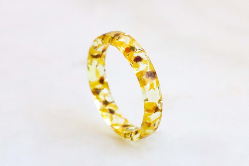 Thin Resin Ring With Yellow Flowers and Gold/Silver/Copper Flakes, Nature Inspired Resin Jewellery, Mother's Day Gift, Stackable Ring image 2