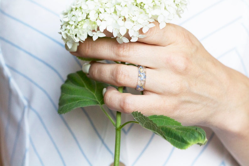 Forget-Me-Not and Gypsophila Flowers Resin Ring with Gold/Silver/Copper Flakes Nature Inspired Jewellery with Real Flowers Inside image 6