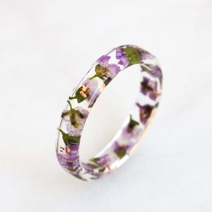 Thin Resin Ring With Pressed Purple Flowers and Gold/Silver/Copper Flakes, Nature Inspired Resin Jewellery, Delicate Floral Gift image 3