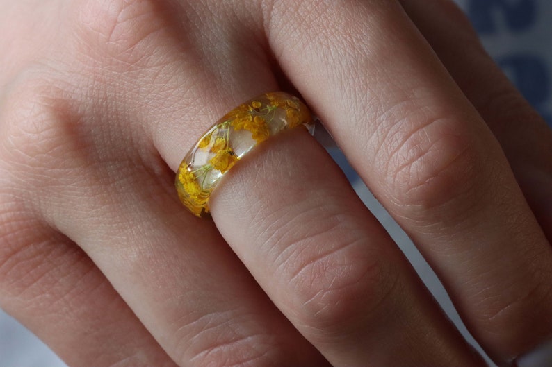 Resin Ring with Yellow Flowers, Radiant Faceted Resin Ring with Real Yellow Alyssum Flowers and Metallic Flakes, Nature Inspired Jewelry image 3