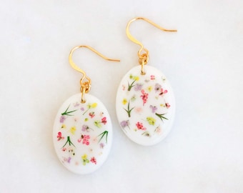 Floral Earrings, White Resin Jewelry with Real Pressed Queen Anne's Lace Flowers and Gold/Silver Flakes Inside, Oval Earrings