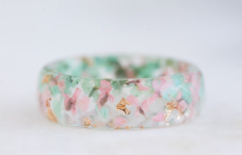 Nature Ring with Pressed Pink Mint Queen Anne's Lace Flowers and Gold Flakes Nature Inspired Jewellery Faceted Ring with Real Flowers image 3