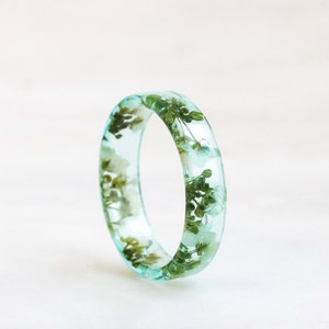 Mint Resin Ring with Dried White Flowers, Nature Inspired Jewelry, Floral Accessory, Nature Lover Gift, Valentine's Day Gift image 4