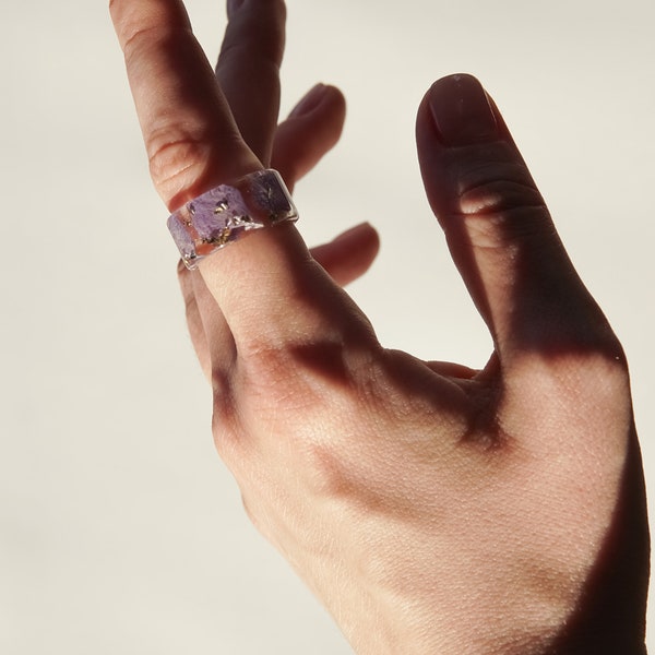 Resin Ring with Pressed Purple Petals and Gold Flakes, Wide Ring with Real Flowers, Transparent Ring, Mother's Day Gift