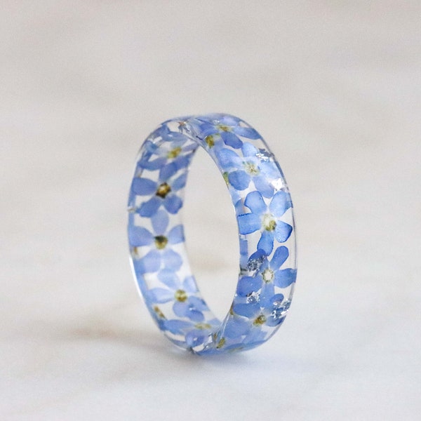 Bague en résine nature avec fleurs bleu clair myosotis et flocons d'or/argent/cuivre, anneau transparent inspiré de la nature, cadeau pour elle