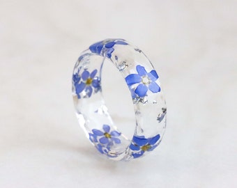 Floral Ring With Forget-Me-Not Flowers and Gold/Silver/Copper Flakes - Resin Jewelry - Faceted Ring with Tiny Flowers