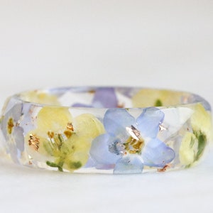 Resin Ring with Pressed Forget-Me-Not, Alyssum Flowers and Silver/Gold/Copper Flakes, Nature Jewelry, Faceted Blue Purple Ring