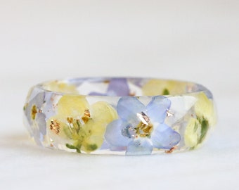 Resin Ring with Pressed Forget-Me-Not, Alyssum Flowers and Silver/Gold/Copper Flakes, Nature Jewelry, Faceted Blue Purple Ring