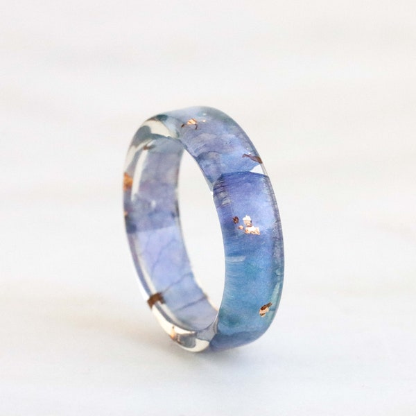 Bague en résine d'hortensia bleu violet, vrais pétales et flocons or/argent/cuivre à l'intérieur, bijoux inspirés de la nature, cadeau significatif