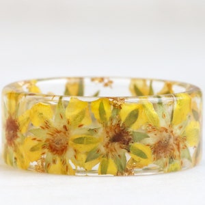 Resin Ring with Pressed Tiny Wildflowers and Gold/Silver/Copper Flakes, Wide Ring with Real Flowers, Nature Inspired Gift