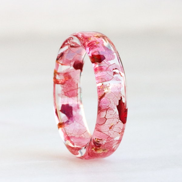 Bague en résine avec pétales roses pressés, feuilles rouges et flocons d’or/argent/cuivre, bijoux en résine inspirés de la nature, cadeau de la fête des Mères