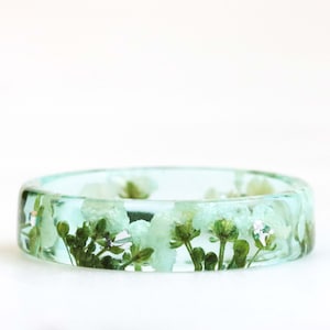 Mint Resin Ring with Dried White Flowers, Nature Inspired Jewelry, Floral Accessory, Nature Lover Gift, Valentine's Day Gift image 2