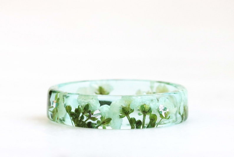 Mint Resin Ring with Dried White Flowers, Nature Inspired Jewelry, Floral Accessory, Nature Lover Gift, Valentine's Day Gift image 2