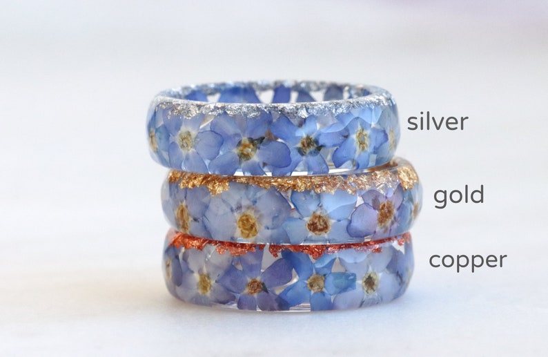 Bague myosotis Jonc floral avec fleurs bleu clair et flocons d'or/argent/cuivre Bijoux en résine Bague à facettes avec petites fleurs image 4