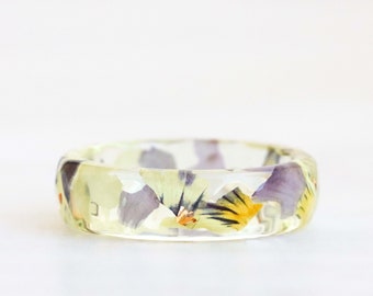 Yellow Resin Ring with Pressed Pansy Petals Inside, Faceted Ring with Real Flowers and Gold/Silver/Copper Flakes, Christmas Gift