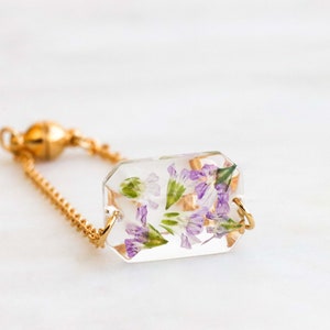 Chain Bracelet with Real Pressed Purple Flowers Inside, Nature Inspired Jewelry, Friendship Gift, Floral Accessory, Light Purple Jewelry