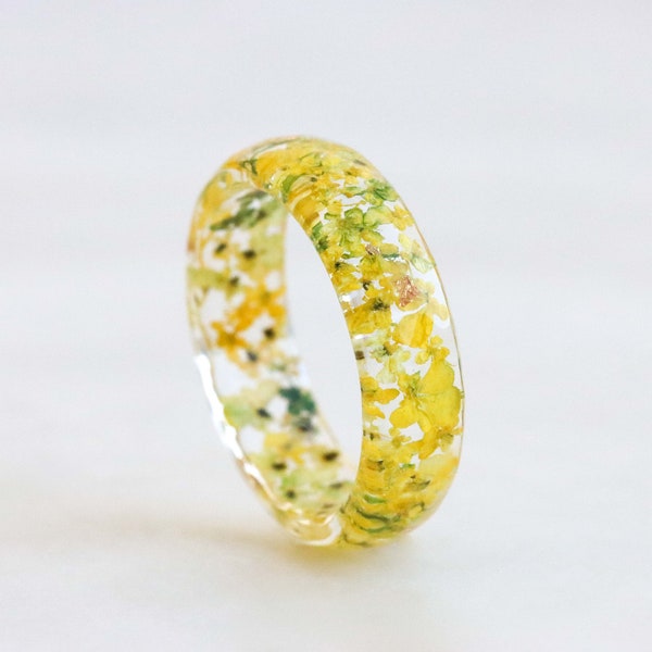 Resin Ring Band with Pressed Flowers and Gold/Silver/Copper Flakes, Faceted Ring With Tiny Yellow Flowers, Nature Inspired Gift