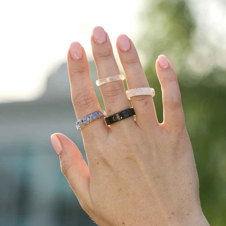 Thin Resin Ring With Dandelion Petals and Gold/Silver/Copper Flakes, Nature Inspired Resin Jewellery, Floral Gift, Make a Wish Jewelry image 7