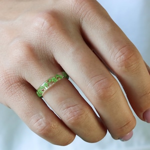 Pressed Flower Resin Ring, Delicate Green Queen Anne's Lace on Clear Band, A Gift Inspired by Nature, Christmas Gift image 3