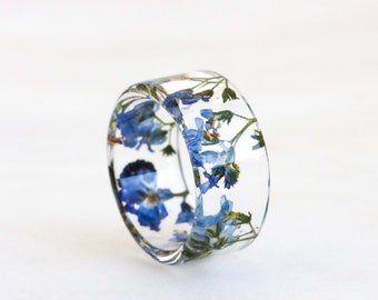 Resin Ring with Pressed Blue Forget-Me-Not Flowers and Gold/Silver/Copper Flakes, Floral Fashion, Valentine's Day Gift