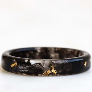 Dünner Harzring - Schwarzer Ring mit Gold/Silber/Kupfer Flocken - Transparenter Ring